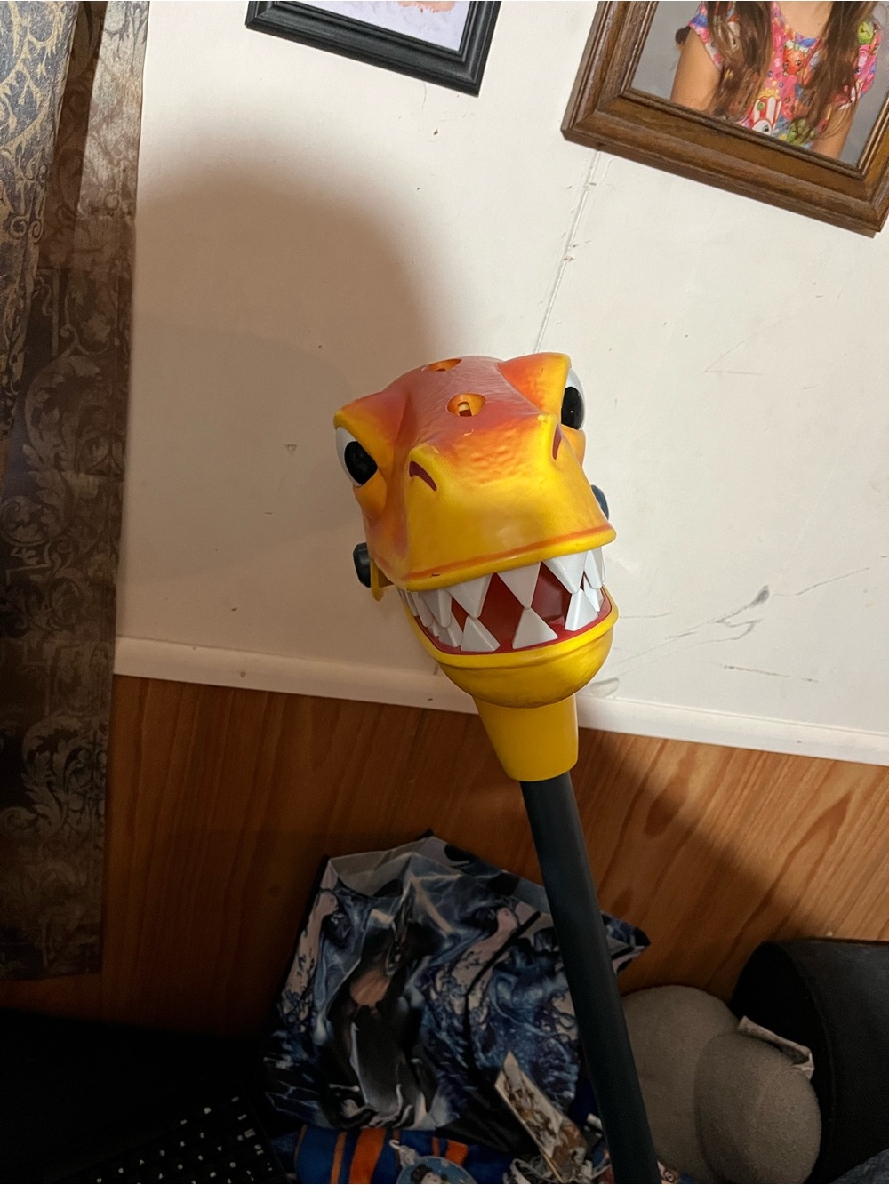 Fortnite Bitemark Pickaxe toy - Picture 3 of 5